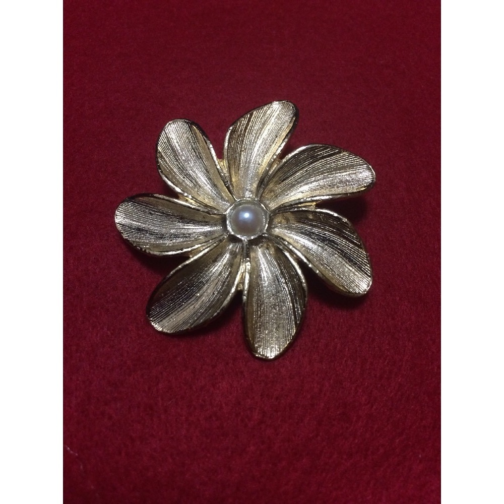 Vintage Gerry's Brooch Pin Flower Gold Tone Faux Pearl